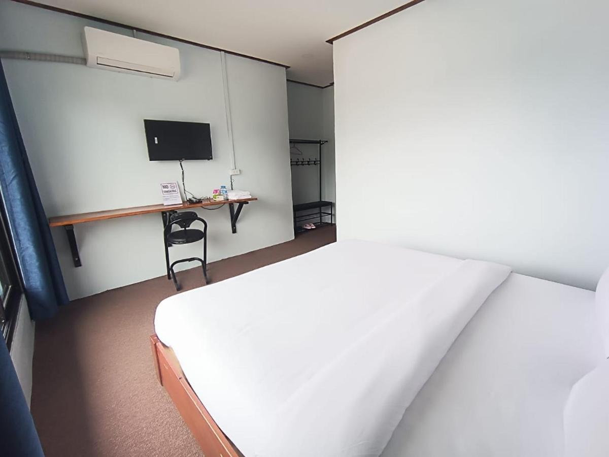 ເຮືອນພັກບີວີ Hotel Ban Thongchai-Tai Ngoại thất bức ảnh